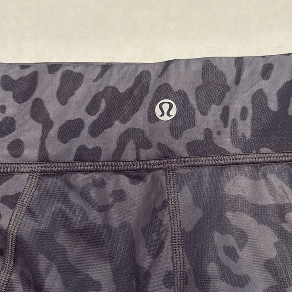 Lululemon - Hot Hot Short Animal Swirl Deep Coal Light - Size 6 - Gently Used!! - Picture 5 of 8